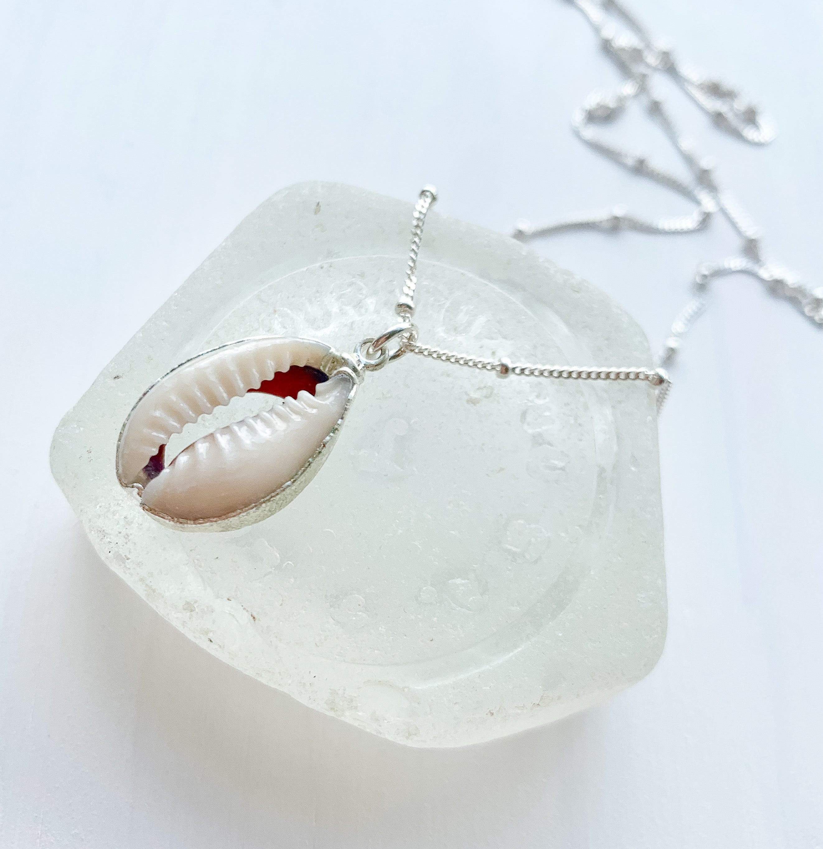 Cowrie shell hot sale necklace silver